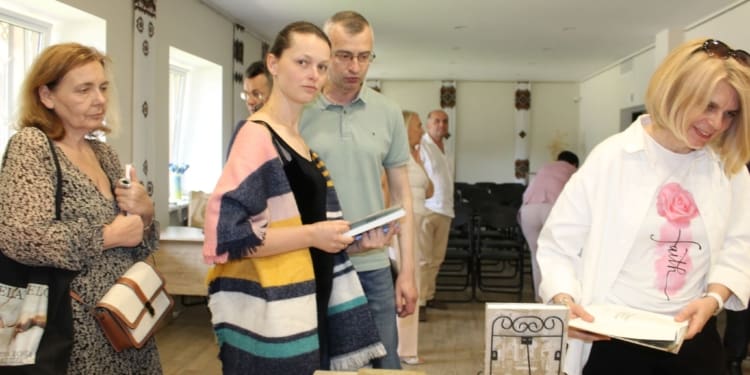 У краєзнавчому музеї презентували книгу-дослідження отця Віталія Козака про давню історію парафії Тернополя