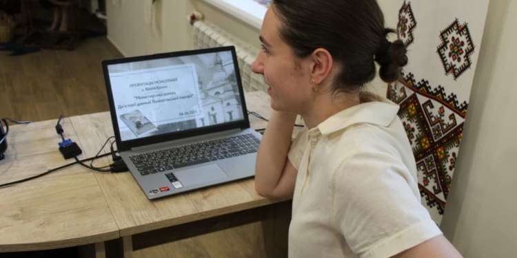 У краєзнавчому музеї презентували книгу-дослідження отця Віталія Козака про давню історію парафії Тернополя