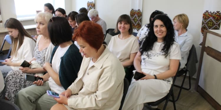 У краєзнавчому музеї презентували книгу-дослідження отця Віталія Козака про давню історію парафії Тернополя