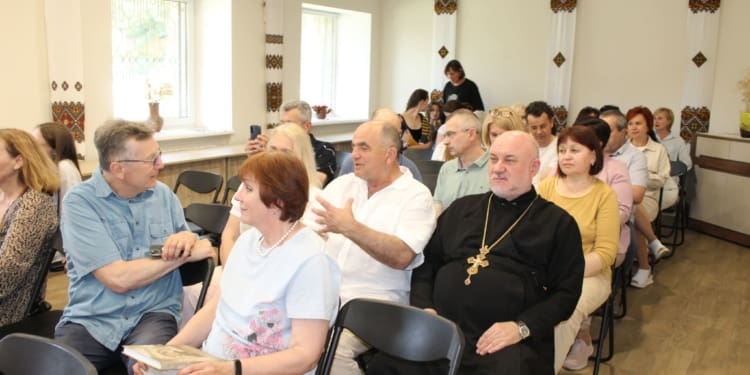 У краєзнавчому музеї презентували книгу-дослідження отця Віталія Козака про давню історію парафії Тернополя