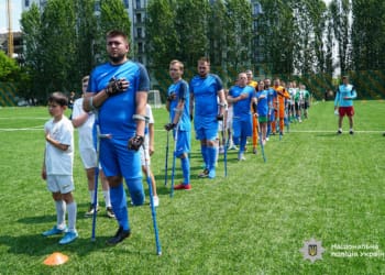 товариський матч з ампфутболу