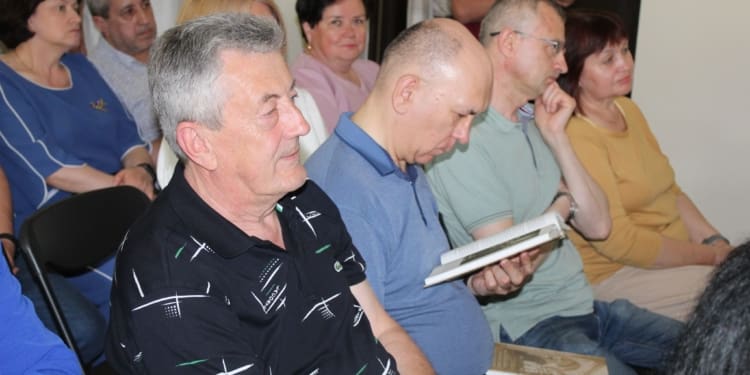 У краєзнавчому музеї презентували книгу-дослідження отця Віталія Козака про давню історію парафії Тернополя