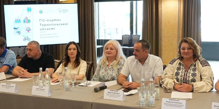 У Чорткові провели круглий стіл про розвиток місцевого самоврядування