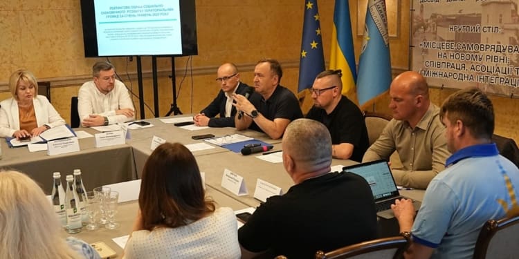 У Чорткові провели круглий стіл про розвиток місцевого самоврядування