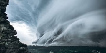 На Тернопільщині пронеслася негода: зірвані дахи, підтоплення і повалені дерева