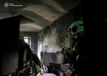 Вибух і пожежа у багатоповерхівці в Тернополі: загинула жінка, чоловік у лікарні