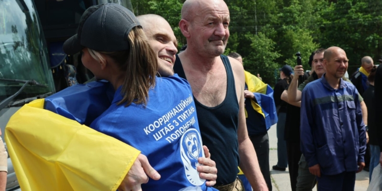 В Україну повернулися військові, які були в полоні з 2022 року