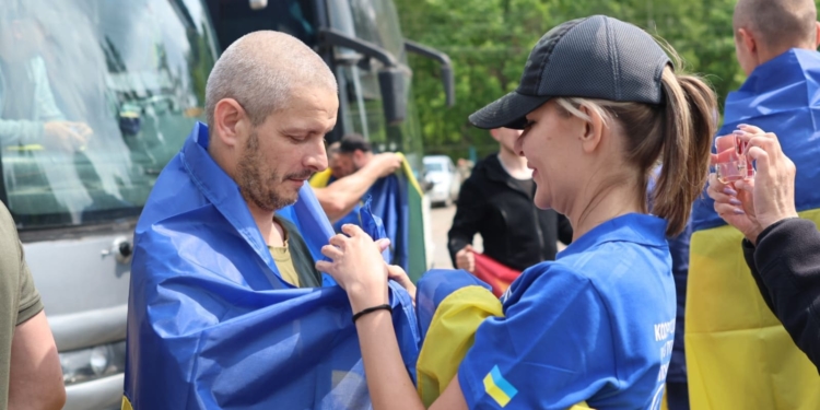 В Україну повернулися військові, які були в полоні з 2022 року