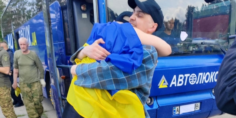 В Україну повернулися військові, які були в полоні з 2022 року