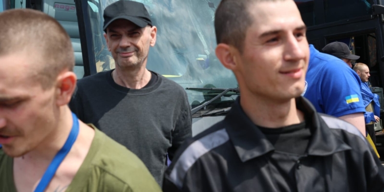 В Україну повернулися військові, які були в полоні з 2022 року