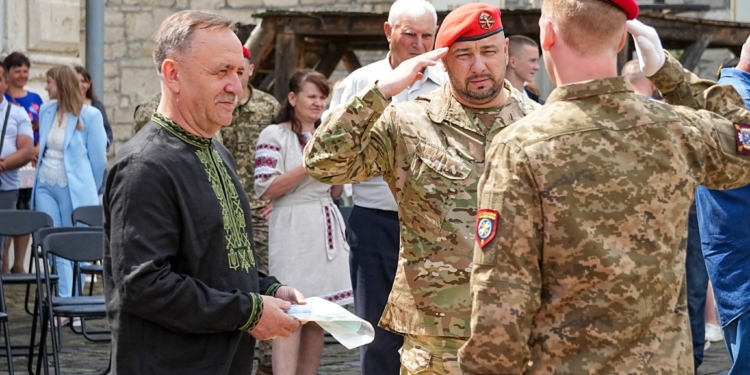 78 випускників Тернопільського військового коледжу отримали дипломи у Збаразькому замку