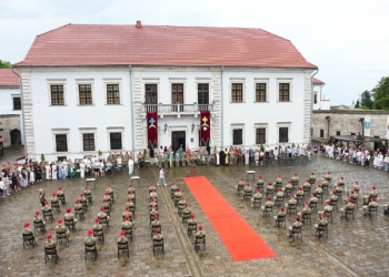 78 випускників Тернопільського військового коледжу отримали дипломи у Збаразькому замку