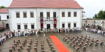78 випускників Тернопільського військового коледжу отримали дипломи у Збаразькому замку