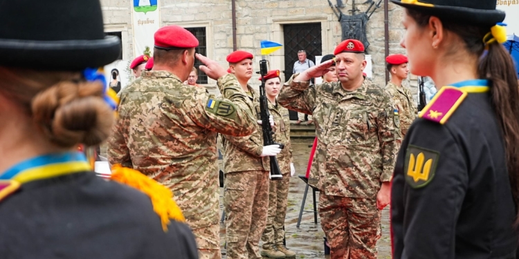 78 випускників Тернопільського військового коледжу отримали дипломи у Збаразькому замку