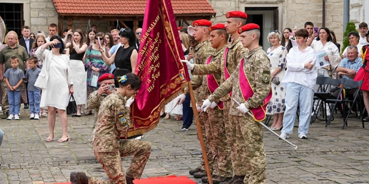 78 випускників Тернопільського військового коледжу отримали дипломи у Збаразькому замку