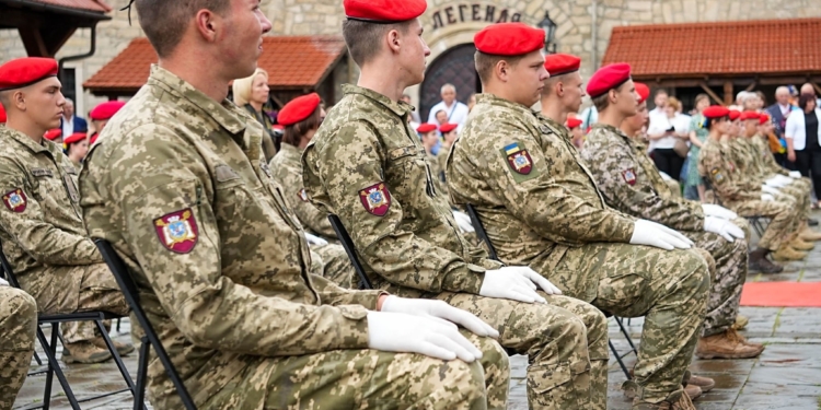 78 випускників Тернопільського військового коледжу отримали дипломи у Збаразькому замку