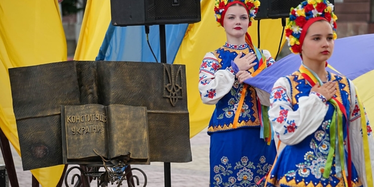 У Тернополі відзначили 29-ту річницю Конституції України: єдність, вдячність, нагороди