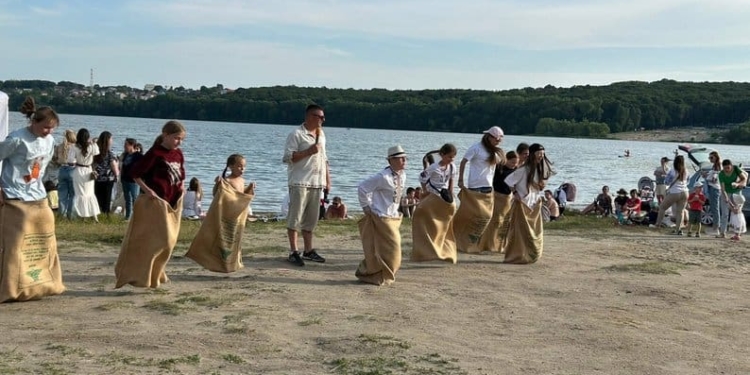 На свято Купала волонтери збирали гроші для тернопільської бригади ЗСУ