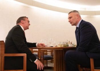 Кличко в Німеччині обговорив з Федеральним міністром оборони подальшу допомогу Україні