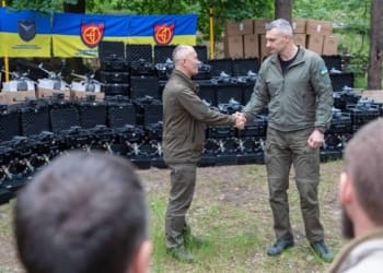 Кличко передав допомогу двом бригадам – 2400 безпілотників та 5 вантажівок