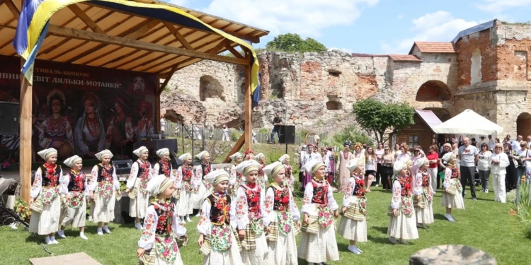 У Бережанах відбувся перший фестиваль ляльки-мотанки