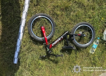 У Тернополі водій наїхав на дитину на тротуарі