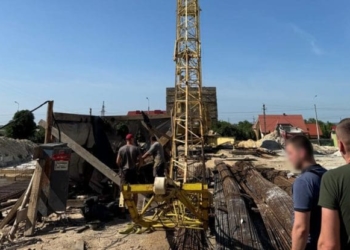 У житловому мікрорайоні Кременця впала стріла баштового крана