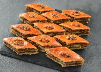 Як приготувати медову пахлаву: простий рецепт з волоськими горіхами