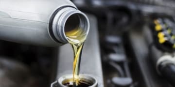 Як правильно обрати моторну оливу для вашого автомобіля