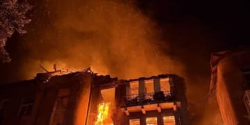 Нічні атаки на Україну: сотнi ударiв по Запорiжжю, руйнування в Одесi та пораненi в Харковi