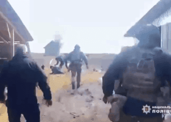 На лаві підсудних опинились організатори підпільної мережі тютюнових цехів