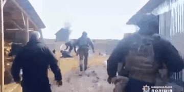 На лаві підсудних опинились організатори підпільної мережі тютюнових цехів