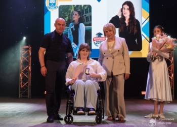 У Тернополя відзначили кращих випускників спеціальними медалями за видатні успіхи у навчанні