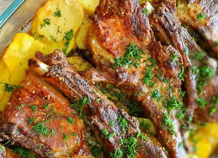 свинячі реберця з картоплею