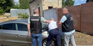 підозрюється у вимаганні