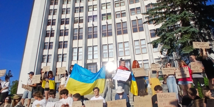 У Тернополі третій день поспіль протестують проти законопроєкту щодо НАБУ і САП