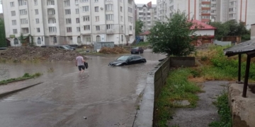 Злива в Тернополі спричинила підтоплення будинків і складів: дренажна система не впоралася