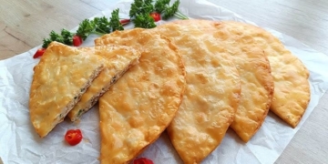 Швидкий варіант чебуреків без тіста