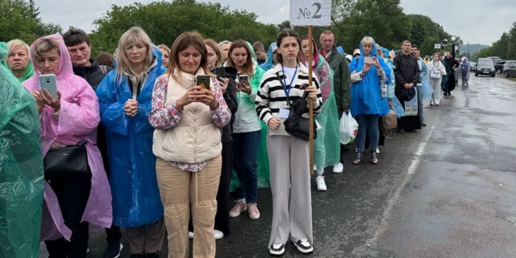 Понад 350 паломників ідуть до Зарваниці просити миру для України