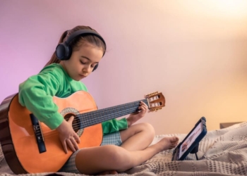 навчання грі на гітарі