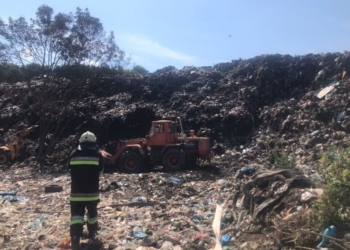 На Тернопільщині понад тиждень не можуть загасити тління на сміттєзвалищі
