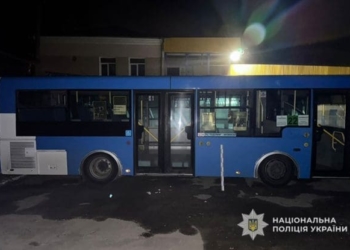 У Тернополі водій автобуса дверима зламав ногу пасажирці