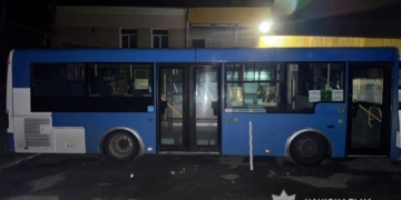 У Тернополі водій автобуса дверима зламав ногу пасажирці