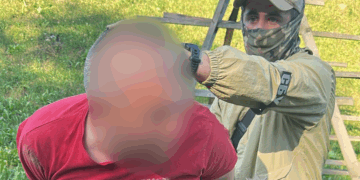 На Тернопільщині поліція та СБУ викрили групу, яка за 13 тисяч доларів переправляла ухилянтів через кордон