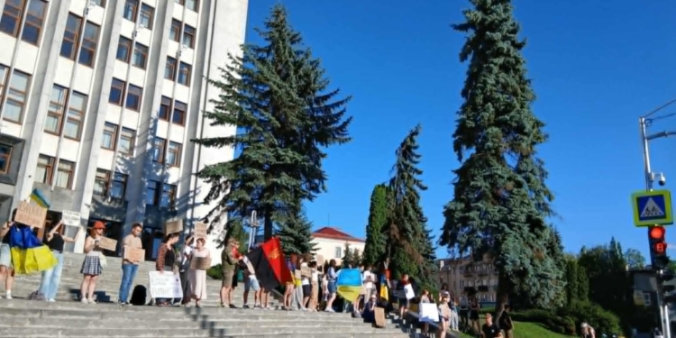 У Тернополі третій день поспіль протестують проти законопроєкту щодо НАБУ і САП
