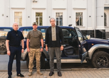 Позашляховик для захисників: 105-та бригада ТрО отримала Toyota від Тернополя