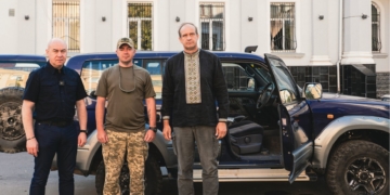 Позашляховик для захисників: 105-та бригада ТрО отримала Toyota від Тернополя