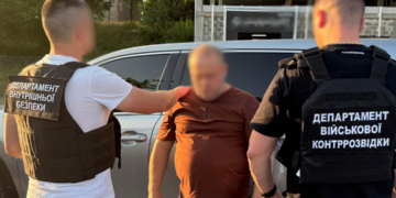 На Тернопільщині екс-правоохоронця підозрюють у хабарі $6000 за вплив на ТЦК та лікарів