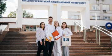 Ректор ЗУНУ Оксана Десятнюк вітає з Днем молоді