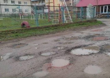 У Бучачі жителі вимагають ремонту аварійної дороги на вулиці Бічна Шухевича
